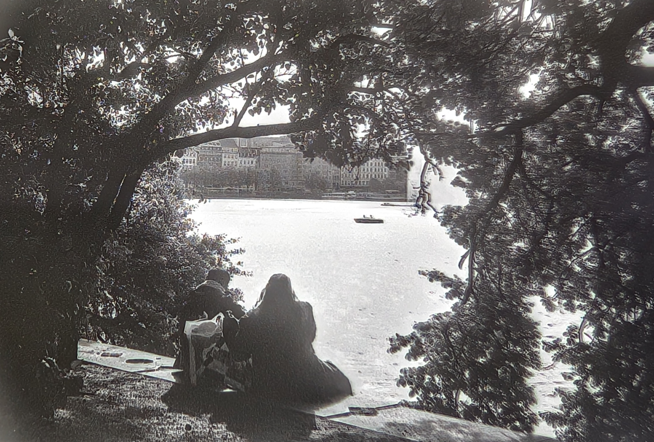 A couple sitting at Binnenalster