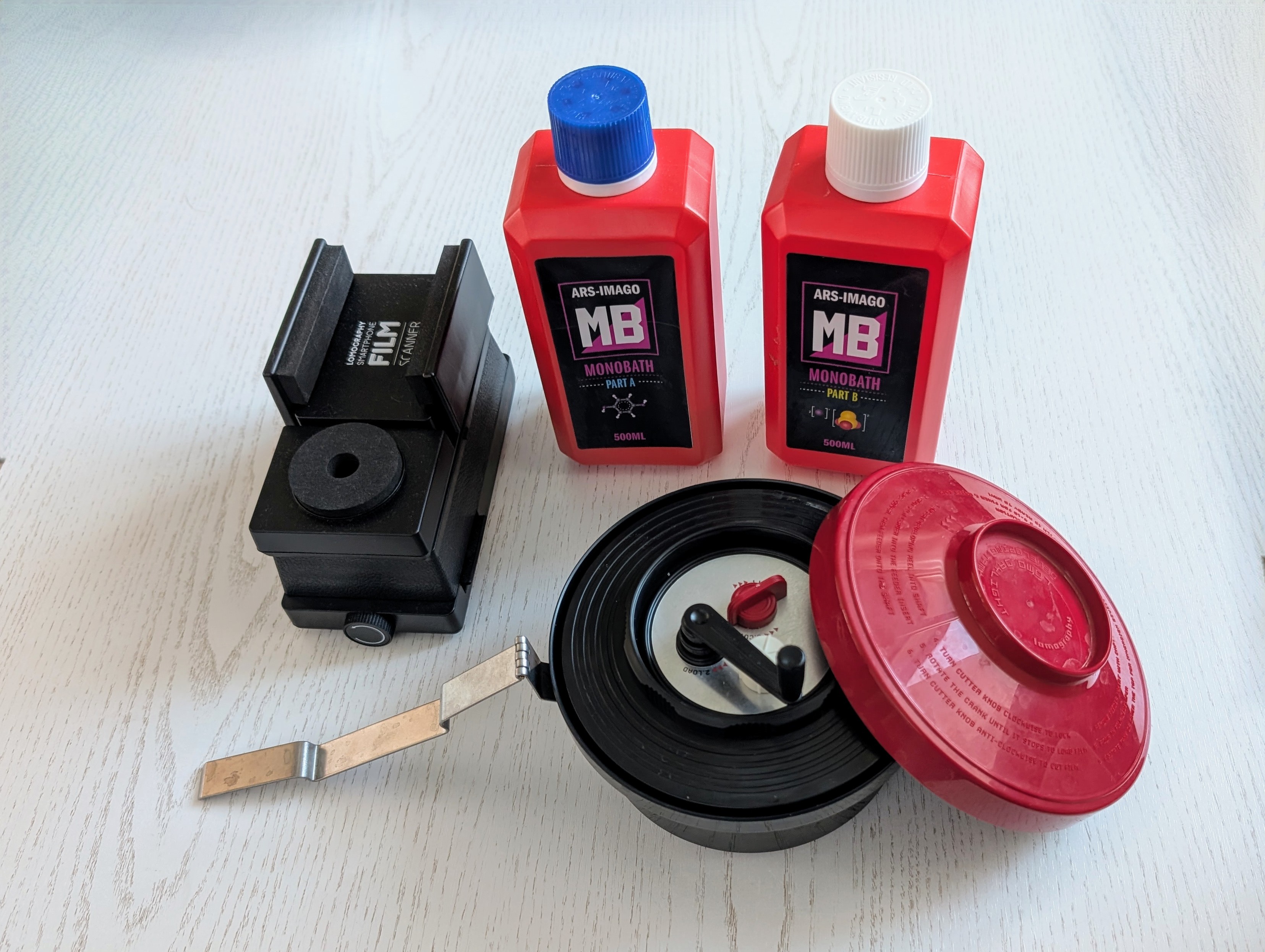 The lomography daylight development tank together with the smartphone negative scanner and the Ars Imago monobath