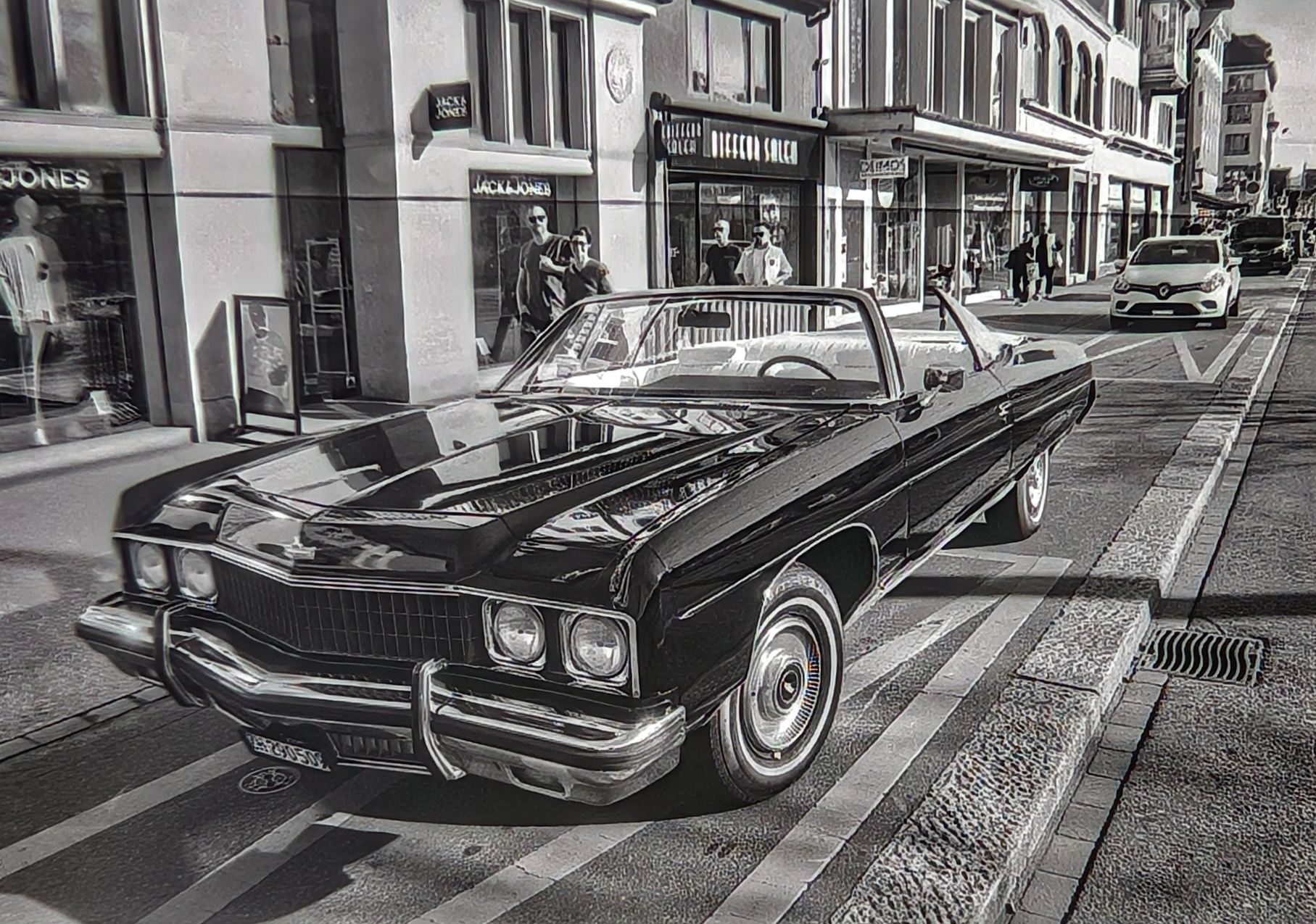 A black old timer parked in Zurich